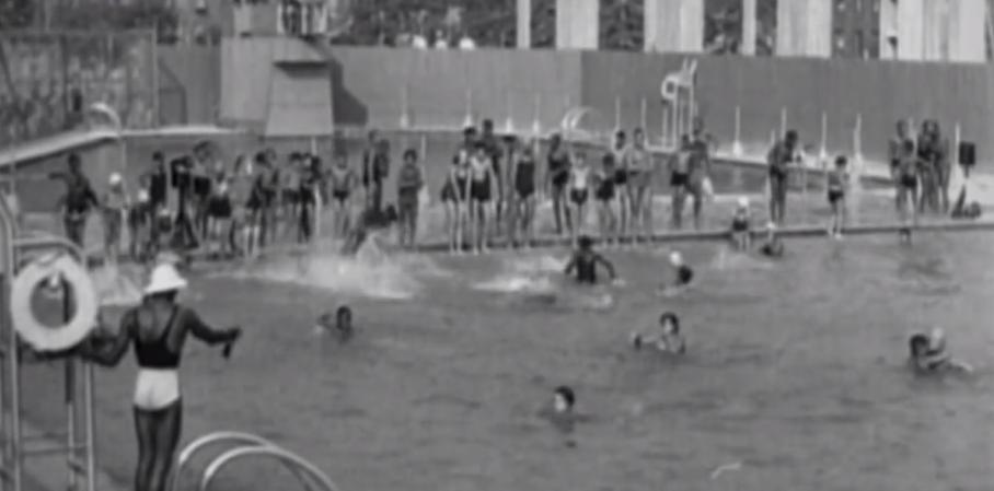 Desinfektion mit Chlor Die ersten Versuche in Deutschland zur Schwimmbadwasserdesinfektion mit Chlor wurden 1912 in Frankfurt am Main