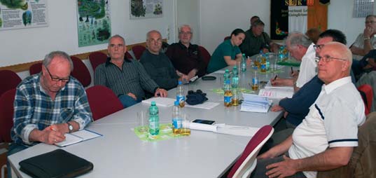 Vereins- und Verbandsleben Interessiert verfolgen die Teilnehmer die Ausführungen von Robby Müller zum Thema Vertragliche Nutzung des Pachtgegenstandes.