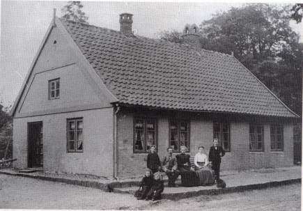 Haus und Werkstatt des Malers Deinert vor dem Abriß 1913 (3). 7. Das Altenteil des Großkätners Klaus Plambeck, später Christian Plambeck.