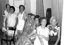 Unsere Frauenhilfe Ein besonderer Höhepunkt für unsere Frauenhilfe ist 1966 das Dekanatsfrauenhilfestreffen in Langstadt. Dazu kommen 500 Gemeindeglieder aus Frauenhilfen des Dekanats.