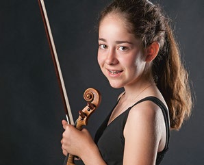 WWW.VIOLINTALENTE.CH KATYA TSUKANOVA *2002, England Lernte mit fünf Jahren Violine und Klavier und ist seit 2013 Schülerin von Zakhar Bron.