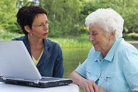 Vermögensschadenhaftpflicht für Dienstleister Senioren/Pflegebedürftige Ganz gleich, ob Sie Senioren im Alltag unterstützen, bei der Korrespondenz mit Behörden oder bei Anträgen helfen,