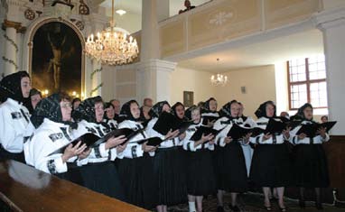 SLOVENSKÁ HUDBA VO VOJVODINE 2012 pertoári má dvoj-, troj- a štvorhlasné skladby. Najväčší počet piesní je a cappella, ale spieva aj za sprievodu organu, syntetizátora alebo huslí.