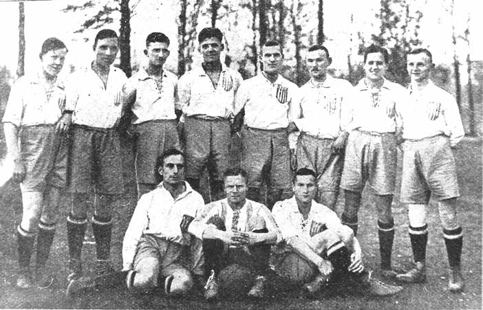 Anfang Dezember gewannen sie gegen den SC Gera 2 : 0. Und um die Aufzählung abzuschließen hier der Kurz-Bericht vom 15. Februar 1912: Der VfB erzielte mit einem 2.