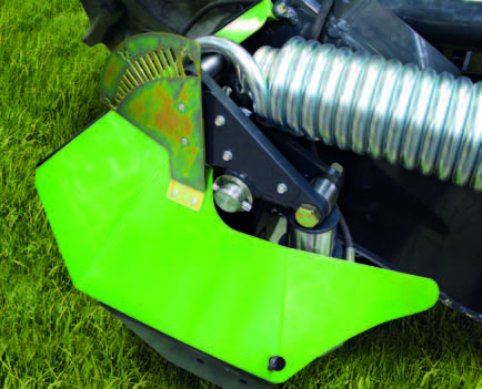 Kleine GröSSe - GroSSe Merkmale. Die Bodendruckentlastung kann von Schleppersitz aus mit einem optionalen Hydraulikzylinder verstellt werden.