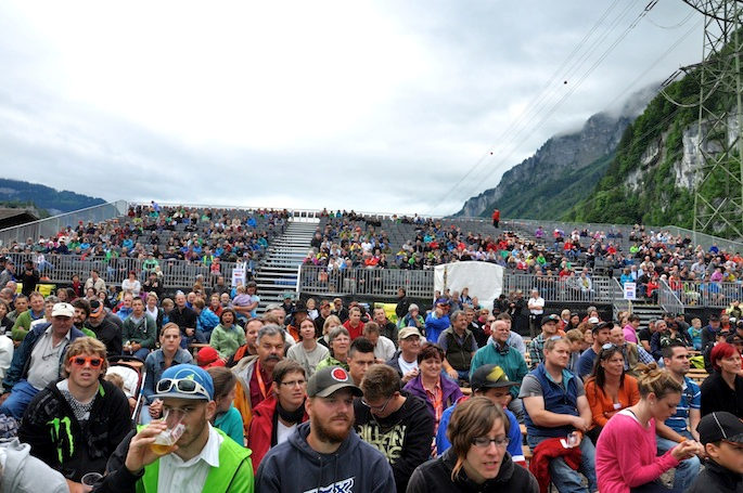 Seite 4 von 9 3000 Besucher wollten am Wochenende die Sportholzfäller sehen. Ein besonderer Wettkampf war die Schweizermeisterschaft auch für den viertplatzierten Hermann Schönbächler.