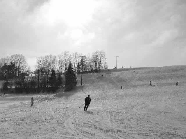 Ein Sonntag im Schnee 09 Ich fahre gern Ski. Im Winter wenn Schnee liegt fahre ich manchmal mit meinen Eltern zu einem Skilift.