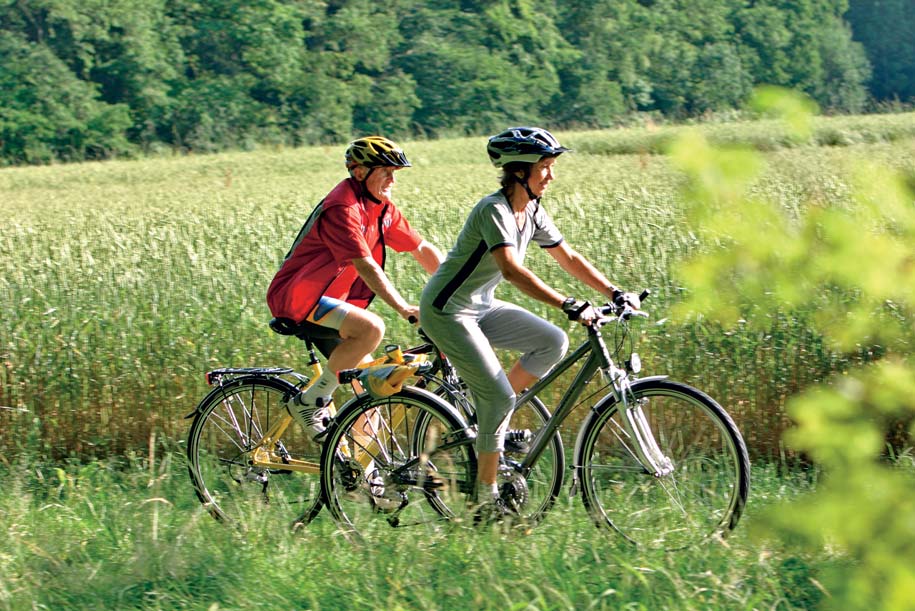 Gesundheitssport Radfahren. Menschen mit künstlichen Gelenken tun gut daran, aufs Rad zu steigen.