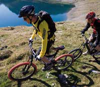 Alpiner Sommer in den Tiroler Bergen Tägliches Aktivprogramm mit geführten Wanderungen, Bergtouren, Nordic-Walking und mehr Golfen mit speziellen Greenfee-Ermäßigungen (3 km entfernt) Innen- und