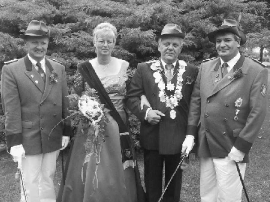 Grußworte zum Schützenfest 2004 Königspaar 2003 Erwin und Elisabeth Orlinski Unser Regentschaftsjahr geht nun zu Ende. Wir haben mit Euch allen ein schönes Schützenfest gefeiert.