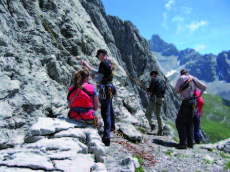 000 Kinder und Jugendliche vielfältige Alpin- und Outdoor-Aktivitäten für alle Altersklassen entsprechende Kursangebote