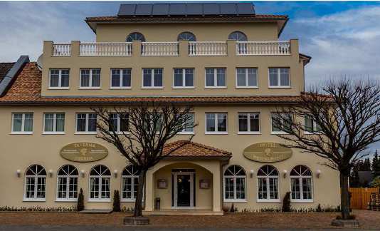 Lösungen für große Solarwärmeanlagen Anforderungen an GROSOL: Hotel mit Solaranlage in Neuwulmsdorf Einfach auszulegen Einfach zu kalkulieren System Einfach zu montieren vorgefertigte Produkte