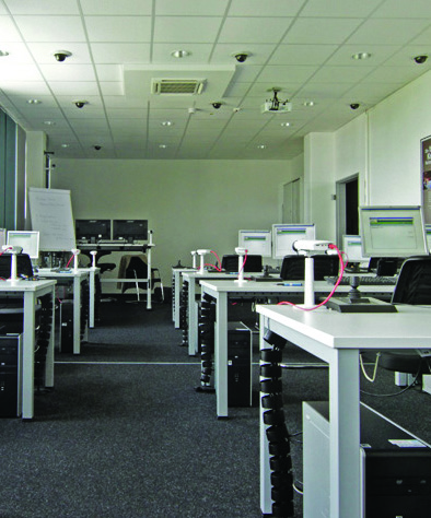 Axis Communications Academy Schulungsräume Viele der Schulungen finden in modernen, voll ausgestatten Schulungsräumen an unserem Standort in Ismaning bei München statt und werden von erfahrenen