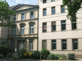 Kompetenz unter einem Dach Das Haus der Krebs-Selbsthilfe Bonn Im Jahr 2006 sind in Bonn die Bundesgeschäftsstellen aller von der Deutschen Krebshilfe geförderten, bundesweit tätigen