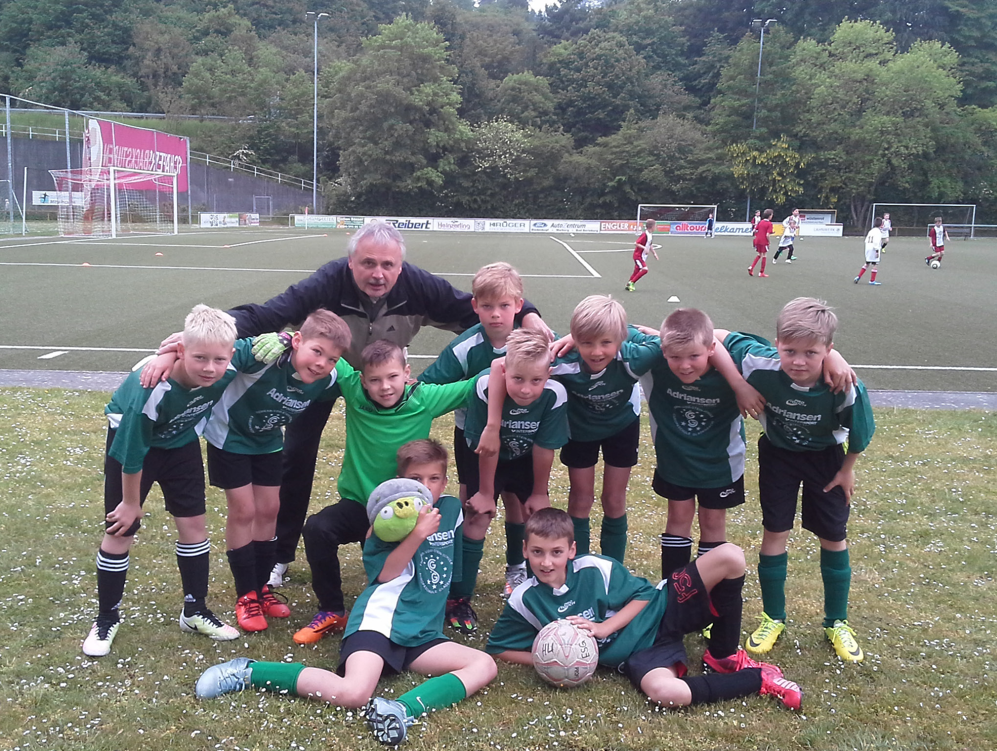 7 Aus der Schule PERFACTORY Fußballturnier der Grundschulen Am 25.5.2016 fand im Stadion in Biedenkopf das Fußballturnier der Grundschulen statt.