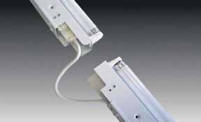 FD 5 Langfeldleuchte mit integrierter Verbindungsleitung Anwendung: freistrahlende Lichtbandleuchte für direkte und indirekte Beleuchtung im Laden- und Messebau Anschluss: 220 240V / 50 60Hz