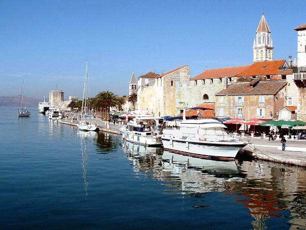 3. Tag: Dienstag, 07.05.2013 Plitvicer Seen-Zadar Heute führt Sie die Reise an die Küste nach Zadar.