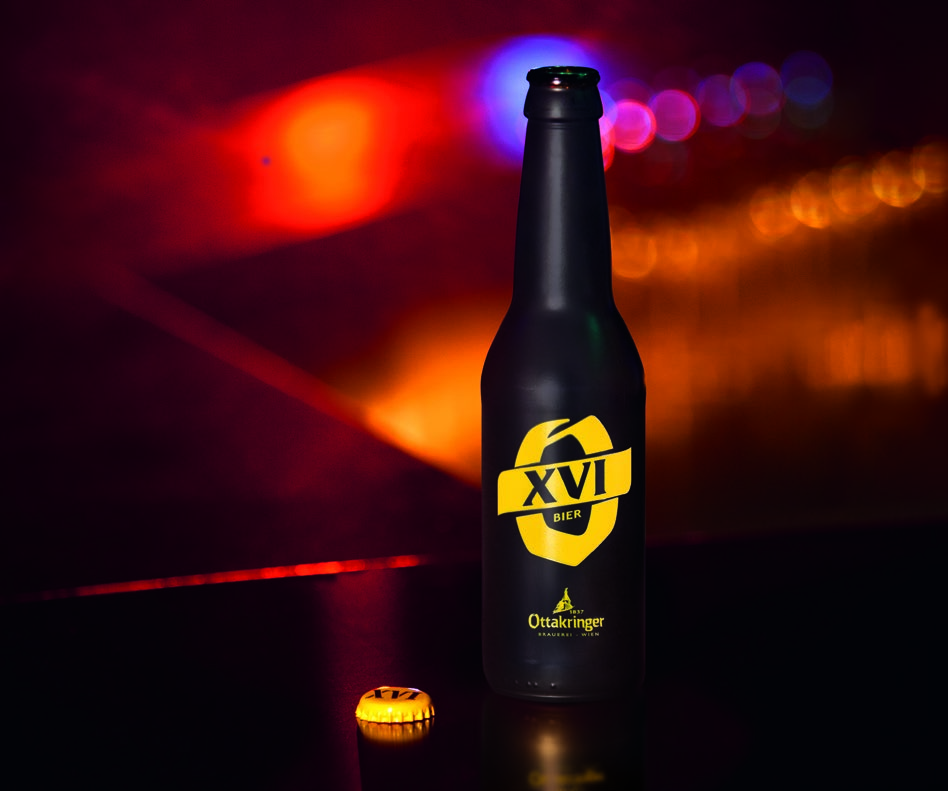 Erhellt die Nacht OTTAKRINGER XVI Verhüllt in ein mystisch-schwarzes Outfit besticht das Ottakringer XVI durch seinen glänzenden Geschmack. Die einzigartige Flasche ist der Star jeder Party!