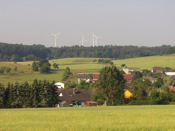 Windpark Rabenau Im Frühjahr 2008 ging in unserer Nachbargemeinde, im Landkreis Gießen, der "Windpark Rabenau" ans Netz. Standort des Windparks ist 1km von Rüddingshausen entfernt.