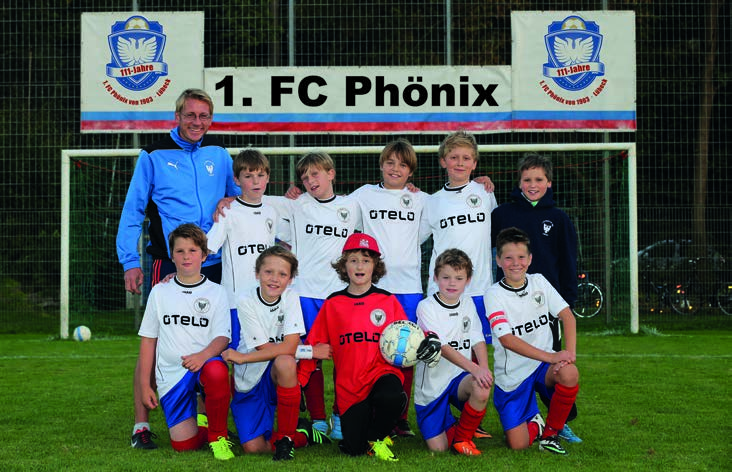Jugendabteilung Mannschaften F2-Jugend Seit August 2014 trainiert die zweite Mannschaft der F-Junioren des FC Phönix (Jahrgang 2007) unter der Leitung von Jens Kumbernuss (Trainer) und Andrea Thomas