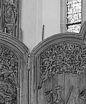 f e a Ein Stab an der rechten Altartafel? Als es noch eine Empore in der Westhalle gab, erhielt der Organist von hier aus über den Lettner hinweg vom Messner Signale.