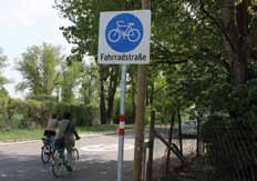 Fahrradstraße Verordnung: Ja Kundmachung: Straßenverkehrszeichen Jeglicher Fahrzeugverkehr außer dem Radverkehr ist verboten Das Zu- und Abfahren sowie das Queren der Fahrradstraße mit Kfz ist