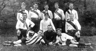 einsgründer vor dem Ersten Weltkrieg allmählich vom aktiven Fußballsport zurükkzogen, um Jüngeren Platz zu machen, wurde in Neuenrade eifrig weitergespielt.