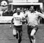 100 Jahre Fußball Spielszene aus der Saison 1976/77 TuS Neuenrade gegen VfB Altena Natürlich löste sich der TuS Neuenrade nicht auf, insbesondere dank 75 Neuenrader Bürgern, die mit monatlichen