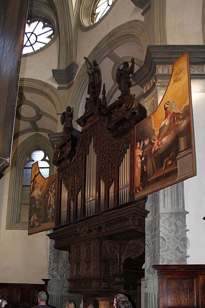 - 5 - Die überaus rasche technische und klangliche Fortentwicklung der Orgel im süddeutschen Raum um 1500 ging Hand in Hand mit einem Aufschwung in der Kunst des Orgelspiels und der Orgelkomposition.