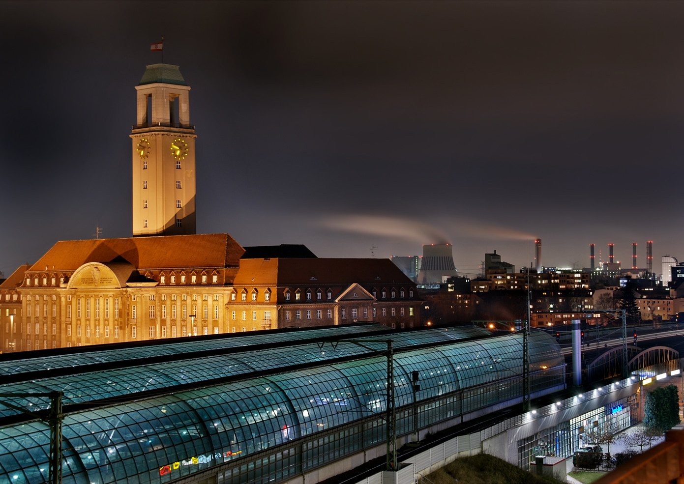 SPANDAU Verkehrsgünstige Lage: Spandau hat einen eigenen ICE Bahnhof und somit eine schnelle Verbindung nach Berlin - HBF oder aber Wolfsburg.