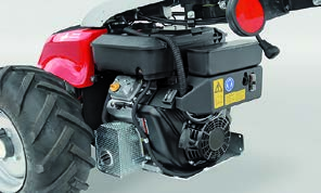 Aebi CC66 - der Kraftvolle Das Profimodell der Combicut Baureihe ist mit zwei Motorvarianten erhältlich: 2 Zylinder Benzin Motor mit 18 oder 23 PS.