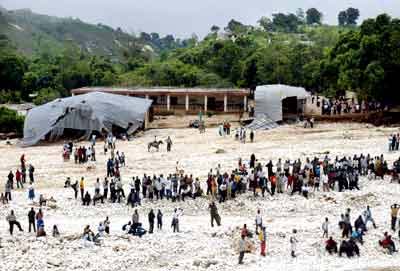 Port-au-Prince - Bei den Überschwemmungen in der Karibik sind nach neuesten Angaben mindestens 500 Menschen ums Leben gekommen.