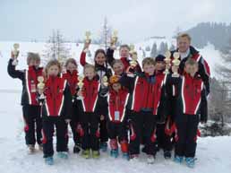 April 2008 Unter Uns Seite: 15 Hans beendet Trainertätigkeit beim Brixner Skiclub Für die Kinder des SC Brixen wurde die Rennsaison mit einem tollen Abschlussfest am Sonntag den 09.