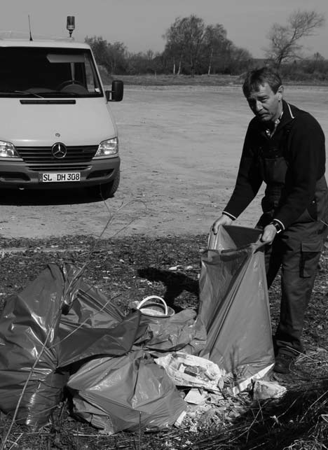 Gute Beteiligung bei der Müllsammelaktion Alle Jahre wieder rufen der Umweltausschussvorsitzende Jürgen Cordes und die Bürgermeisterin Brunhilde Eberle die Bürger auf, den Müll zu sammeln, den sie