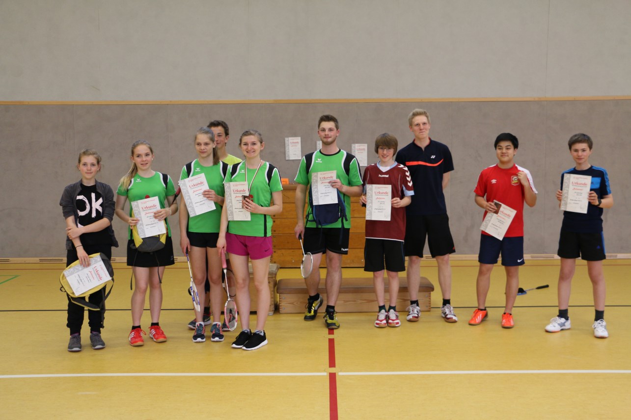 Turniere und Meisterschaften Unsere Jugendgruppe konnte bei den Soester Stadtmeisterschaften im Dameneinzel die Plätze 1 bis 3 belegen, im Damendoppel wurde Platz 1 und 2