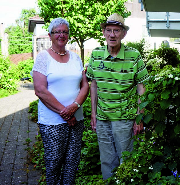 10 Jahre Heimfürsprecher berichten über ihr Ehrenamt Sie sind seit der ersten Stunde im Seniorenzentrum Krauchenwies im Einsatz die Heimfürsprecher Brigitte Schierl und Hans Schrage.
