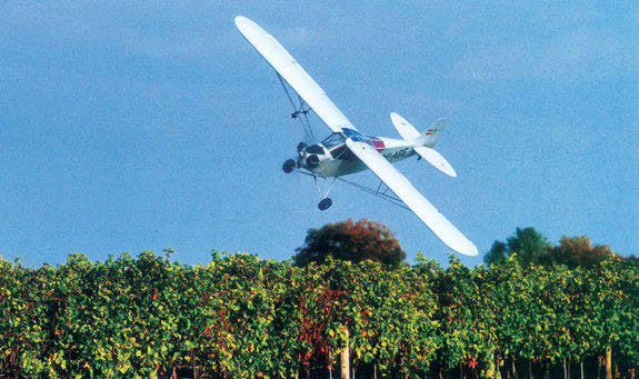 40 PIPER CUB SPORNRAD-FLIEGEN GENIAL EINFACH Kaum ein Flugzeug symbolisiert die Sportfliegerei besser als die Piper»Cub«.