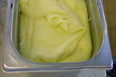 Methodisches Vorgehen und Datenerfassung wie alle weiteren Zutaten (Butter, Salz, Gewürze) zugegeben. Die Masse wird händisch mit dem Schneebesen solange gerührt, bis das Kartoffelpüree cremig ist.