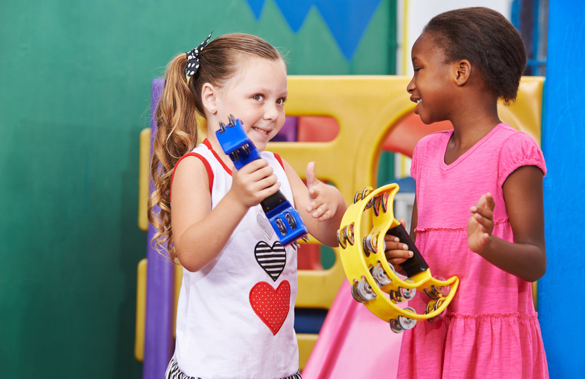 Angebote für Eltern und Kind Musikgarten für 1 ½ - 4 jährige Kinder GEMEINSAM MUSIZIEREN - aktiv musizieren - sich zur Musik bewegen, Musik erleben, Instrumente spielen, Musik hören, Aktivitäten, die