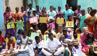 Bericht aus Indien Bericht aus Indien Patenkinder Bau der Satya Spezial Schule 68 www.youandwe.ch Wir haben fast alle Kinder besucht und hatten ganz erfreuliche Treffen mit den Eltern.