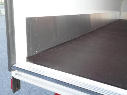 Zubehör Kofferaufbauten Art-Nr V40105 Artikelbezeichnung Alu-Plankenboden 30 mm glatt oder gerippt, anstelle von Holzboden Bis 3000 mm Bis 4450 mm Bis 4850 mm V40111 1