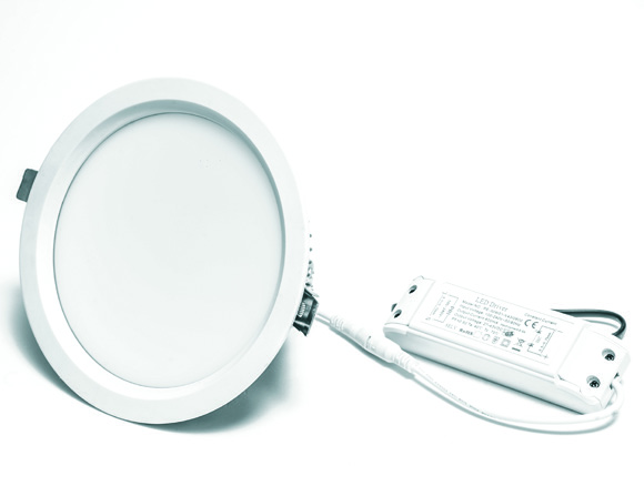 LED-Downlights Zur allgemeinen Raum- und Hintergrundbeleuchtung Einfacher Decken- oder Wandeinbau Sehr hohe Energieeffizienz Aluminiumgehäuse / Abdeckung aus opalem Polycarbonat 22020wwd 22020nwd