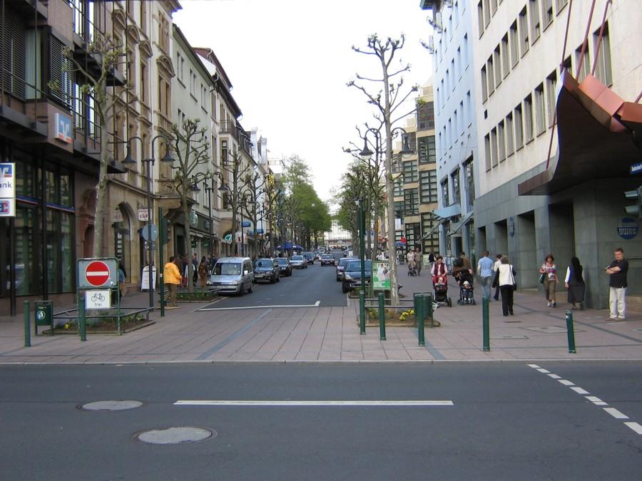Abb. 5: Darstellung Torsituation Begegnungszone: Seit 1. Januar 2002 ist in der Schweiz die sogenannte,,begegnungszoneʺ im Straßenverkehrsrecht gesetzlich eingeführt wurden.