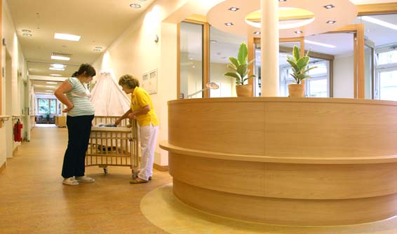 2009 wurde am Standort Lauchhammer die neu gestaltete Klinik für Gynäkologie und Geburtshilfe eröffnet.