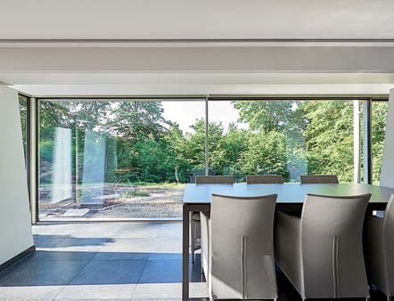 DESIGN UND EXKLUSIVITÄT Das Unternehmen KELLER in Troisvierges ist der führende Systemhersteller der filigranen Design-Schiebesysteme minimal windows für Privatbauten und Wohnresidenzen.