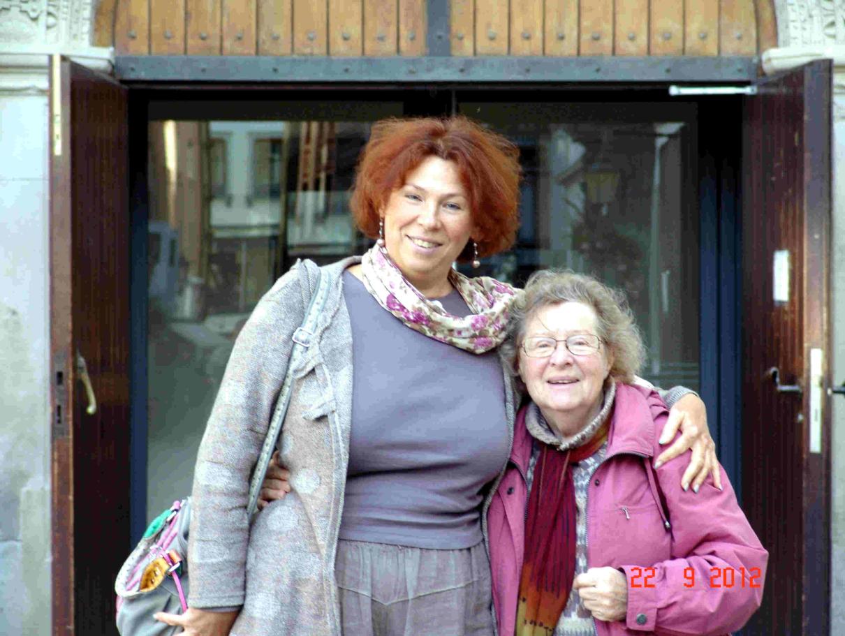 Während des Stadtbummels erinnerten wir uns, dass eine Bekannte jetzt in Koblenz wohnt, mit der Shenja in den 90-er Jahren oft im Duett auftrat und sie auch beide Mitglied der Singakademie Chemnitz