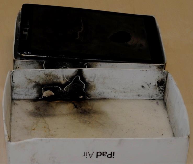 Schwere Störung vom 03.09.2014 Seite 5 von 7 Rückseite des Gerätes verschmolzen. Die äußerliche Verpackung weist auf der Innenseite Brandspuren auf, welche mit den Spuren am Gerät ident sind.