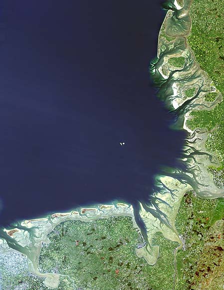 Auftauchbereiche, Inseln und Ästuare im deutschen Wattenmeer (Satellitenaufnahme)