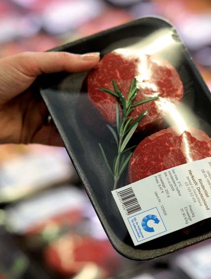 QS-geprüftes Rindfleisch Etwas anderes kommt nicht mehr in die Tüte. Rindfleisch gehört in Deutschland zu den beliebtesten Lebensmitteln. Jeder Einwohner verzehrt pro Jahr etwa 8,5 kg davon.
