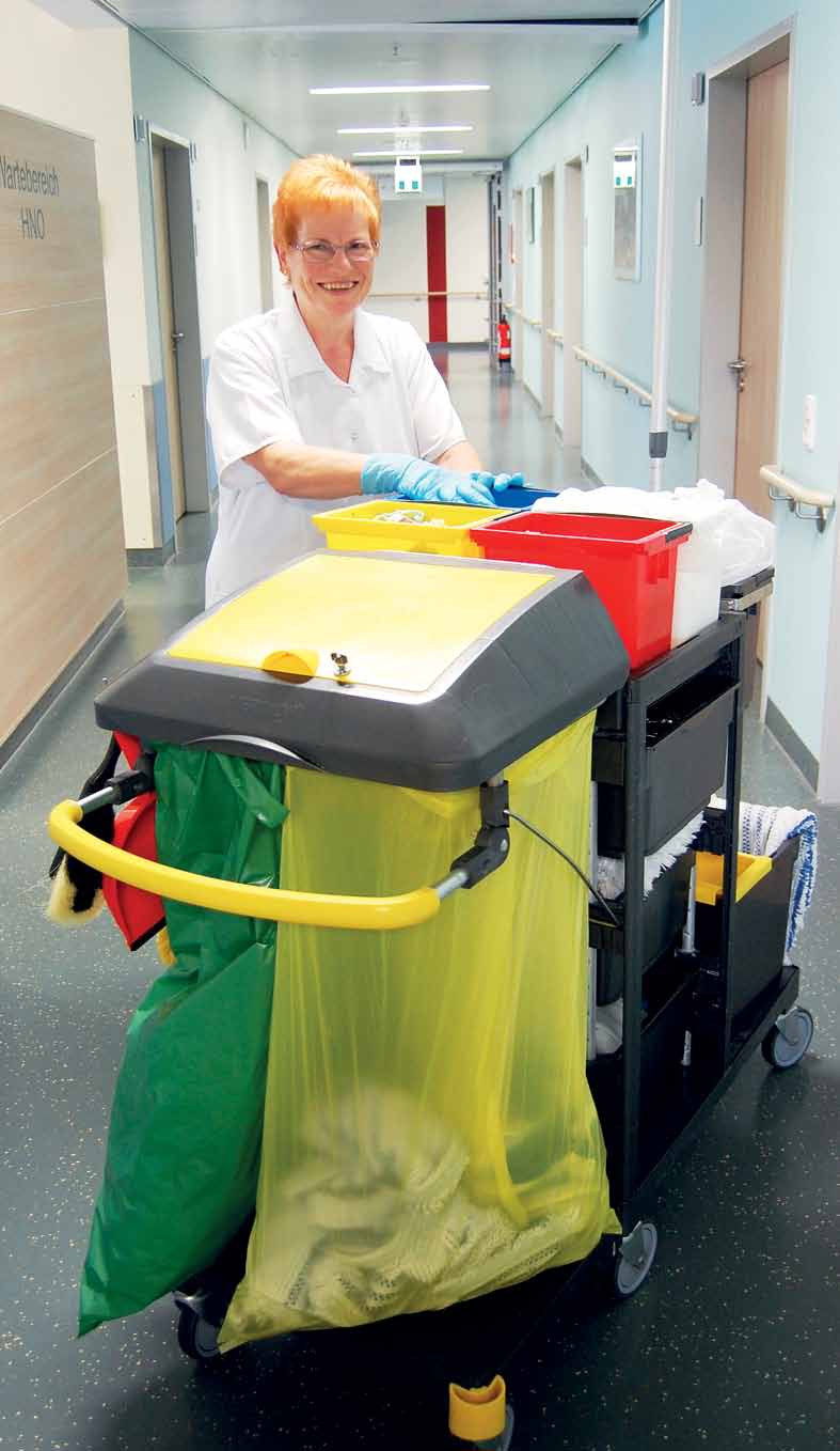 28 I einblick Sauber, farbenfroh und freundlich Aus dem Krankenhausalltag einer Reinigungskraft Minden. Rot, Grün, Gelb und Blau bunt ist es, das wichtigste Arbeitsgerät von Ingrid Franz.